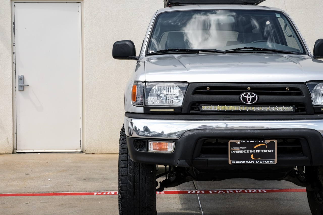 Toyota 4Runner Vehicle Main Gallery Image 35