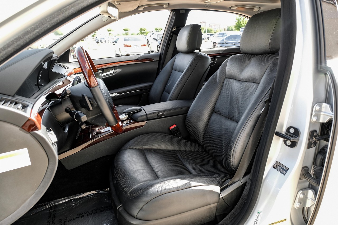 Mercedes-Benz S-Class Vehicle Main Gallery Image 04