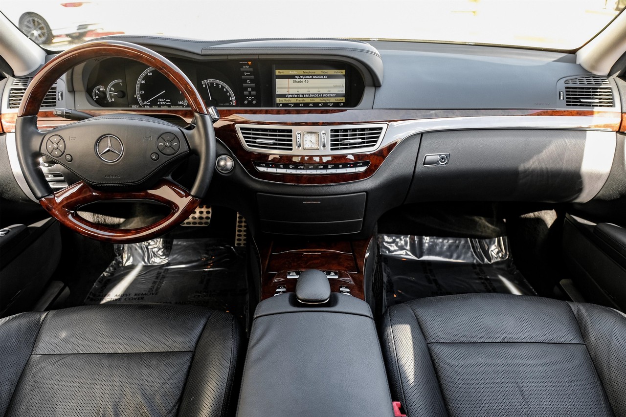 Mercedes-Benz S-Class Vehicle Main Gallery Image 15