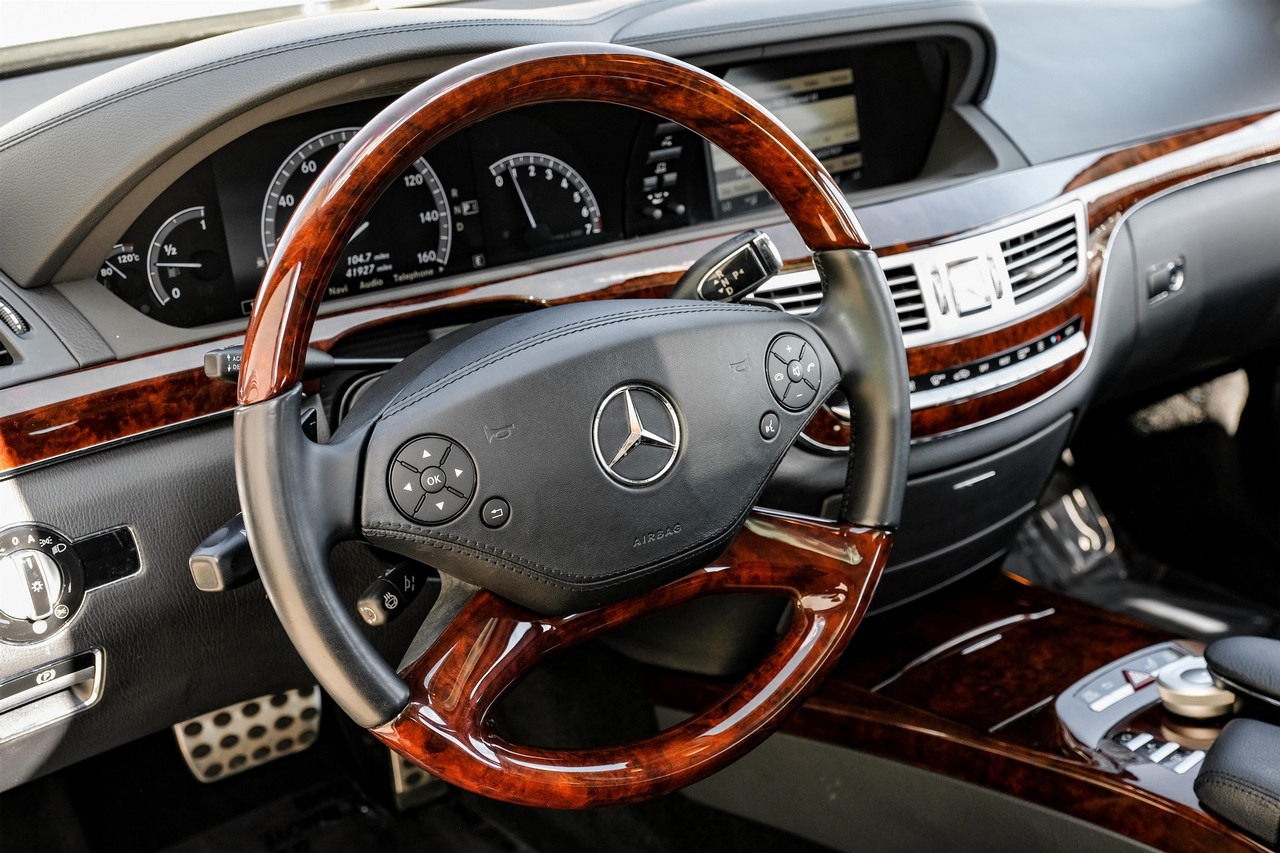Mercedes-Benz S-Class Vehicle Main Gallery Image 16