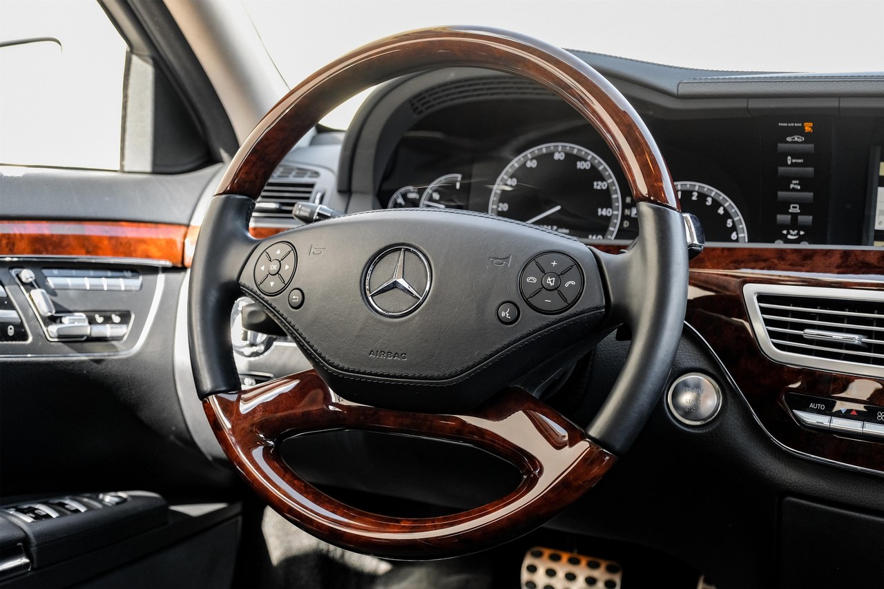 Mercedes-Benz S-Class Vehicle Main Gallery Image 17