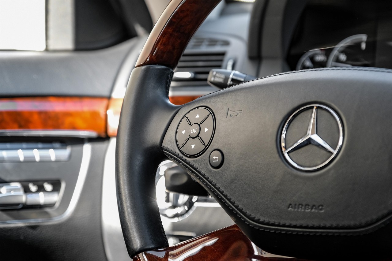 Mercedes-Benz S-Class Vehicle Main Gallery Image 18