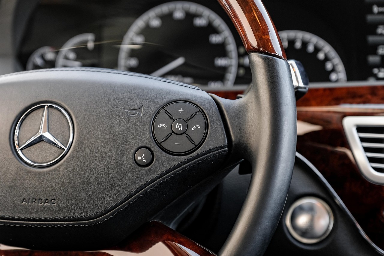 Mercedes-Benz S-Class Vehicle Main Gallery Image 19