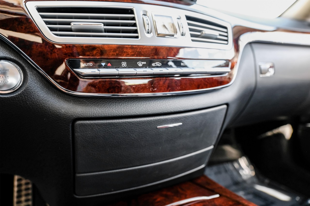 Mercedes-Benz S-Class Vehicle Main Gallery Image 25