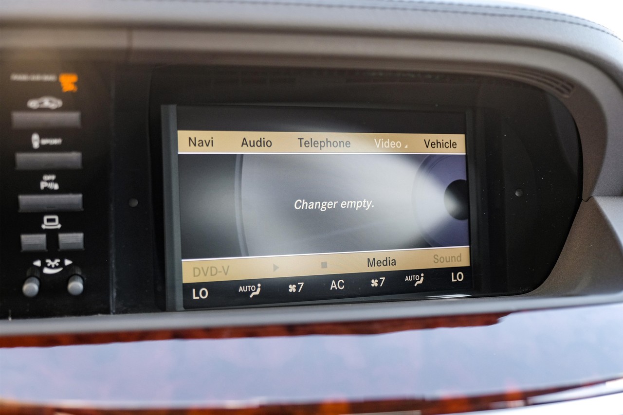Mercedes-Benz S-Class Vehicle Main Gallery Image 30
