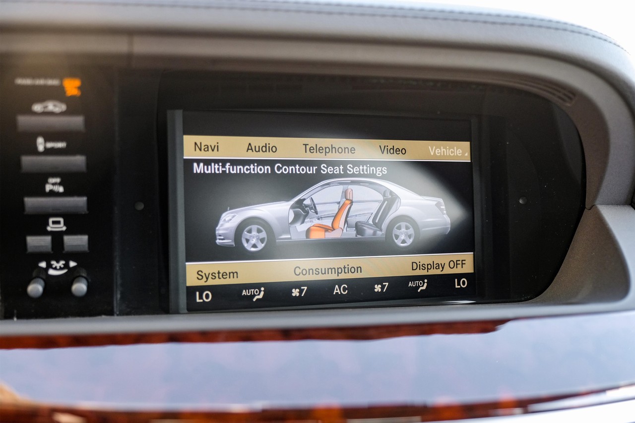 Mercedes-Benz S-Class Vehicle Main Gallery Image 31