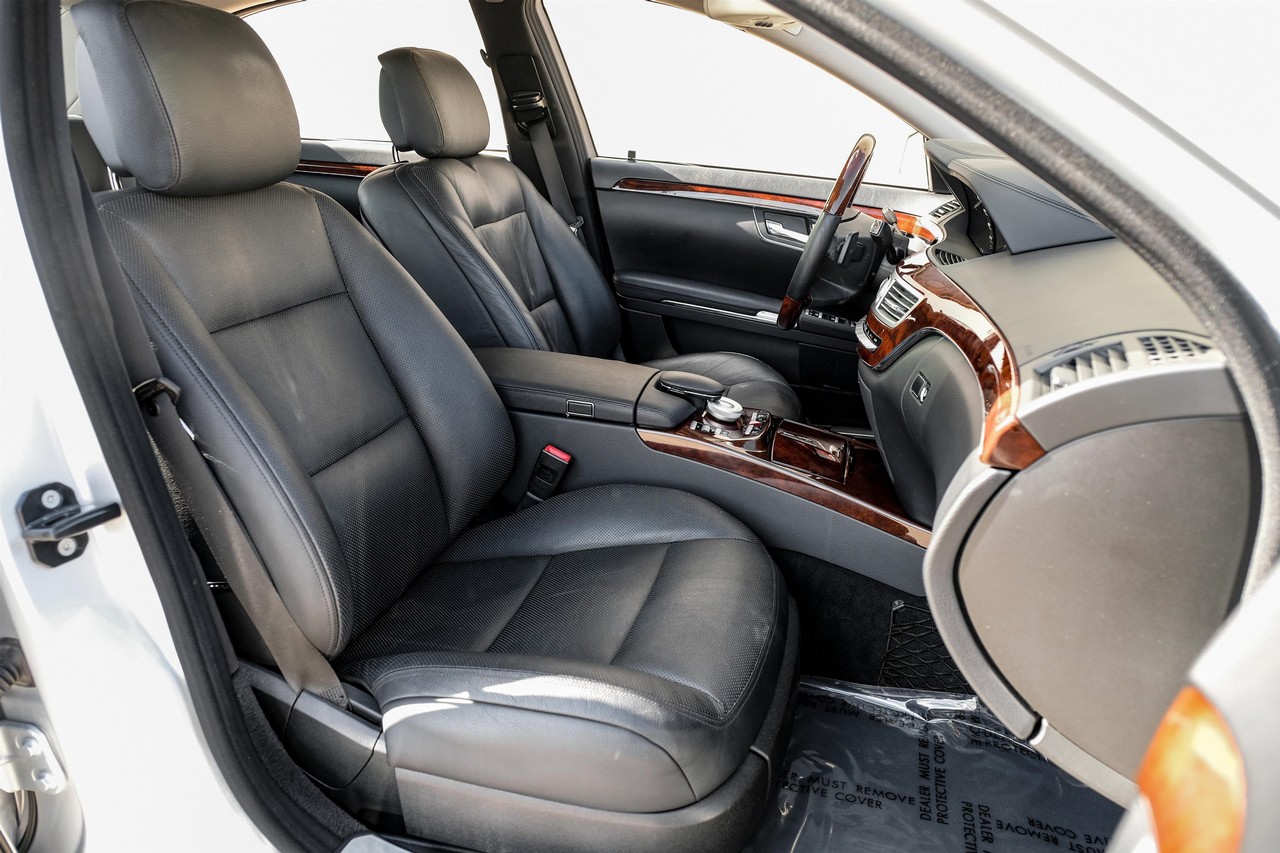 Mercedes-Benz S-Class Vehicle Main Gallery Image 32