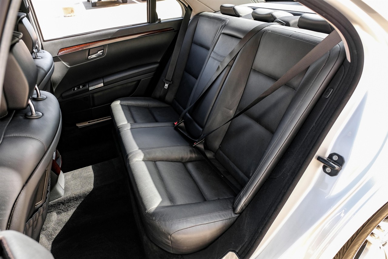 Mercedes-Benz S-Class Vehicle Main Gallery Image 36