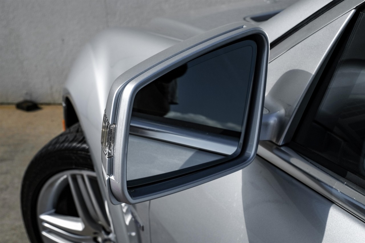 Mercedes-Benz S-Class Vehicle Main Gallery Image 38