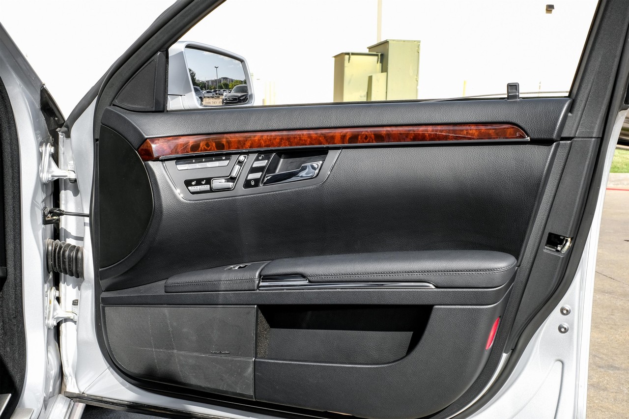 Mercedes-Benz S-Class Vehicle Main Gallery Image 41