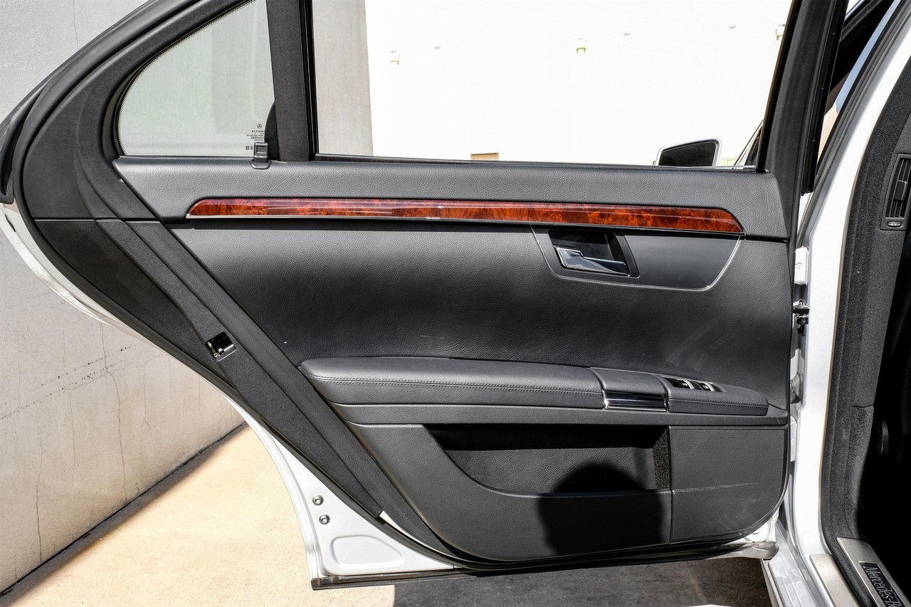 Mercedes-Benz S-Class Vehicle Main Gallery Image 42