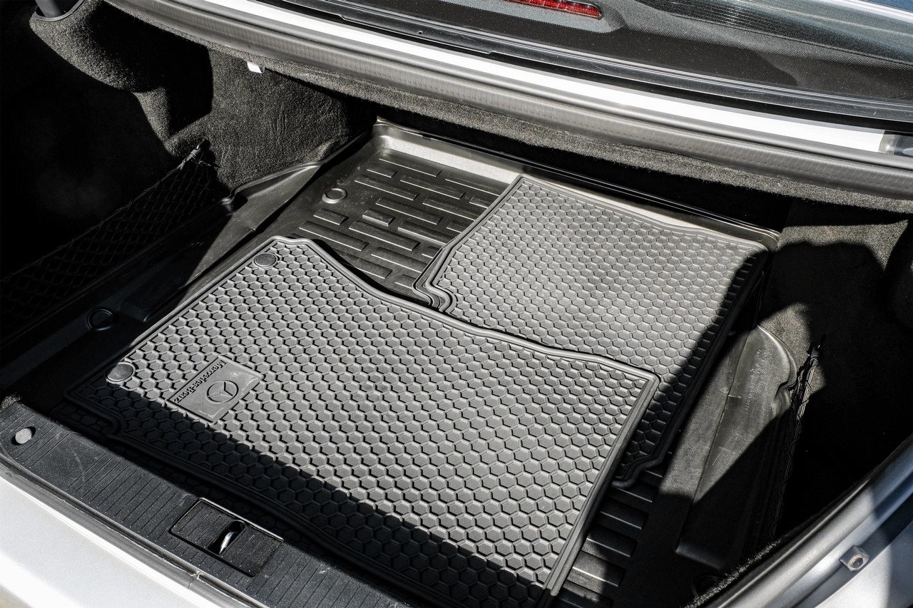 Mercedes-Benz S-Class Vehicle Main Gallery Image 46