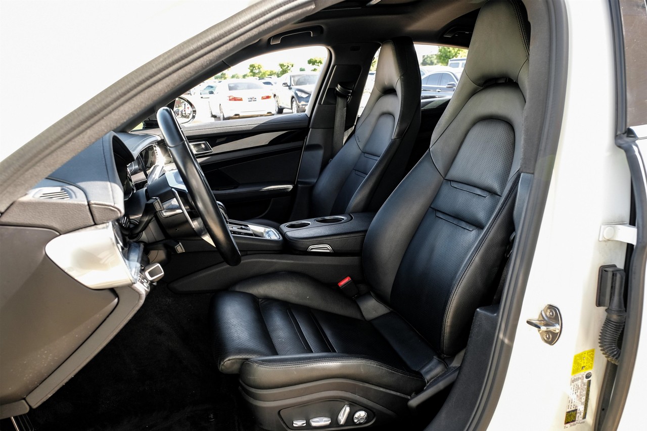 Porsche Panamera Vehicle Main Gallery Image 04