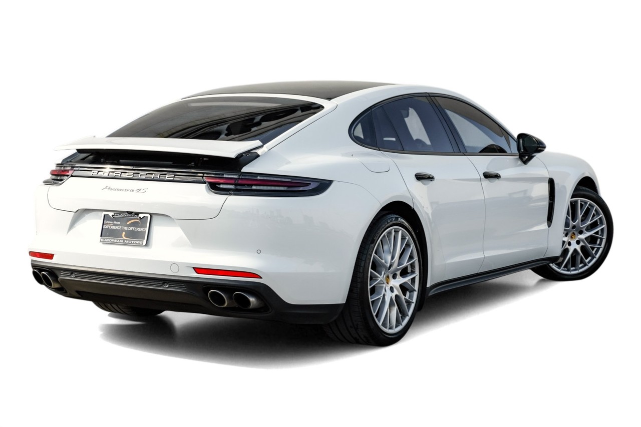 Porsche Panamera Vehicle Main Gallery Image 09