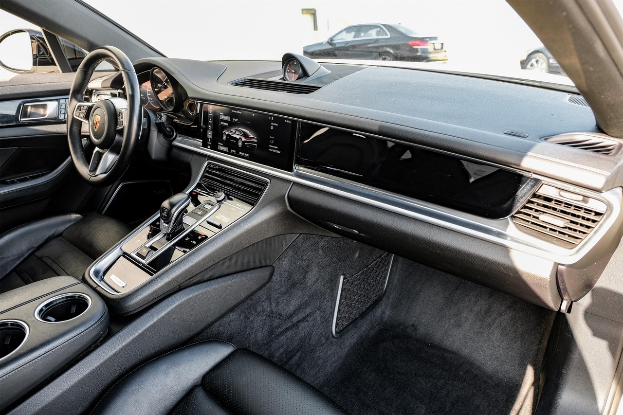Porsche Panamera Vehicle Main Gallery Image 13