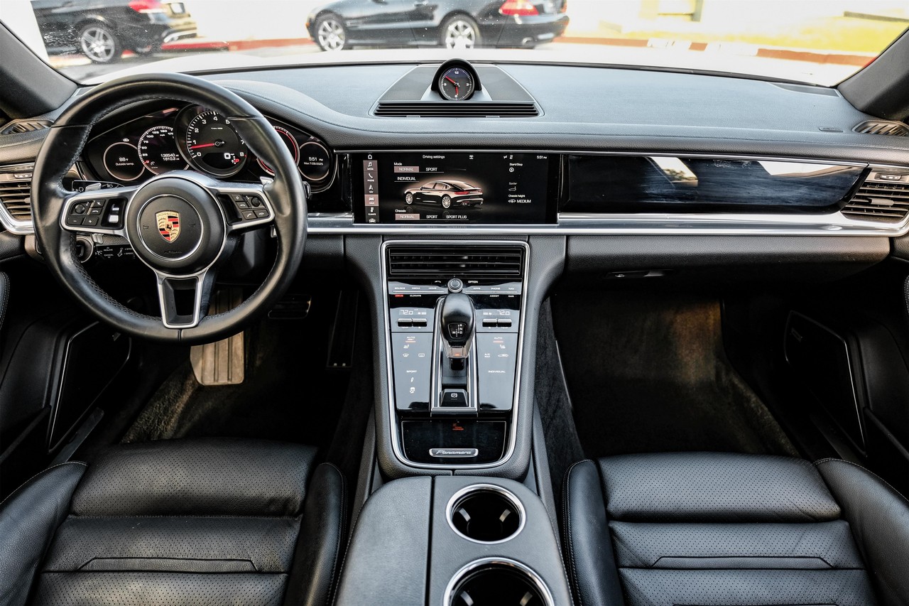 Porsche Panamera Vehicle Main Gallery Image 15