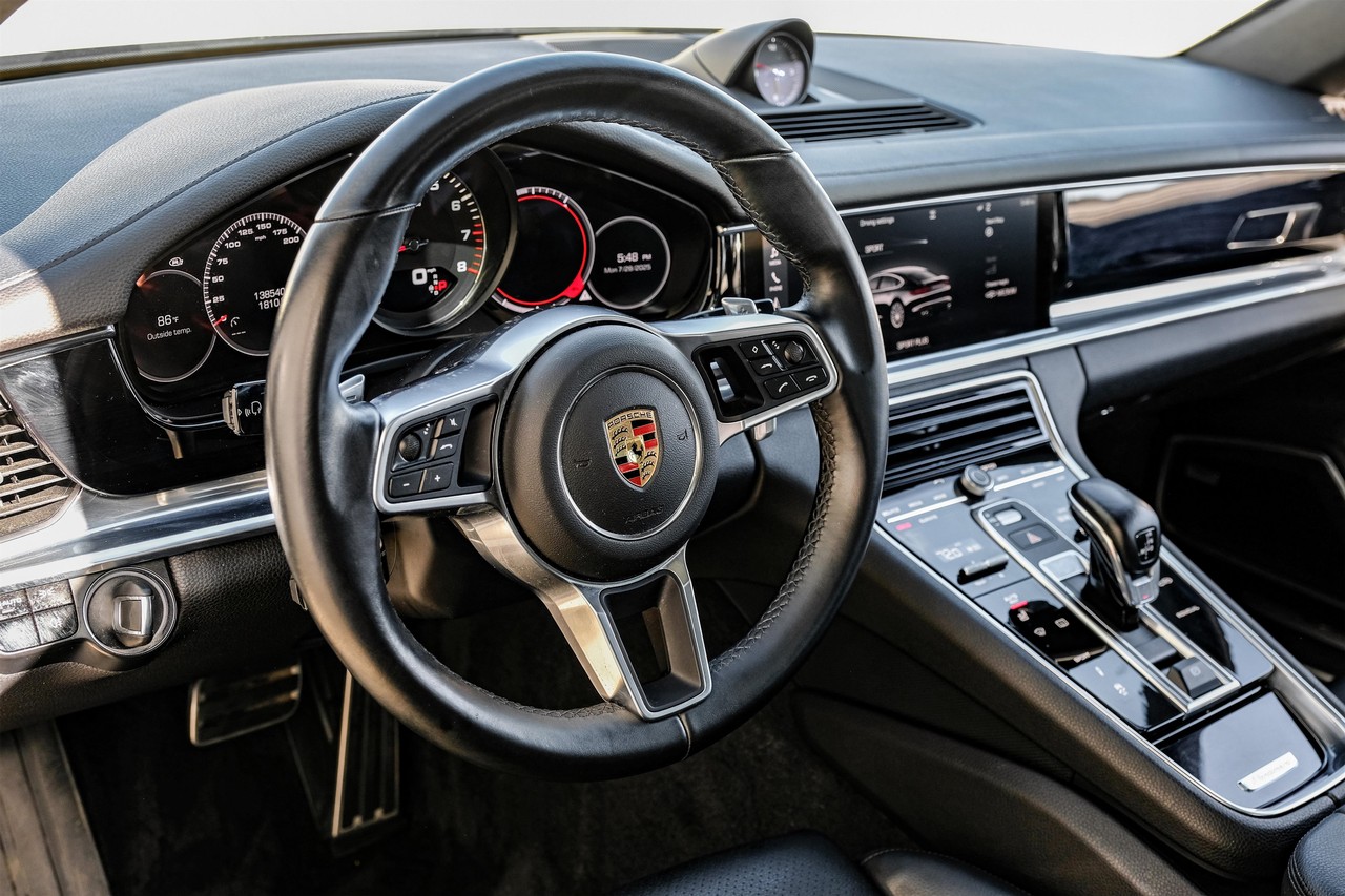 Porsche Panamera Vehicle Main Gallery Image 16