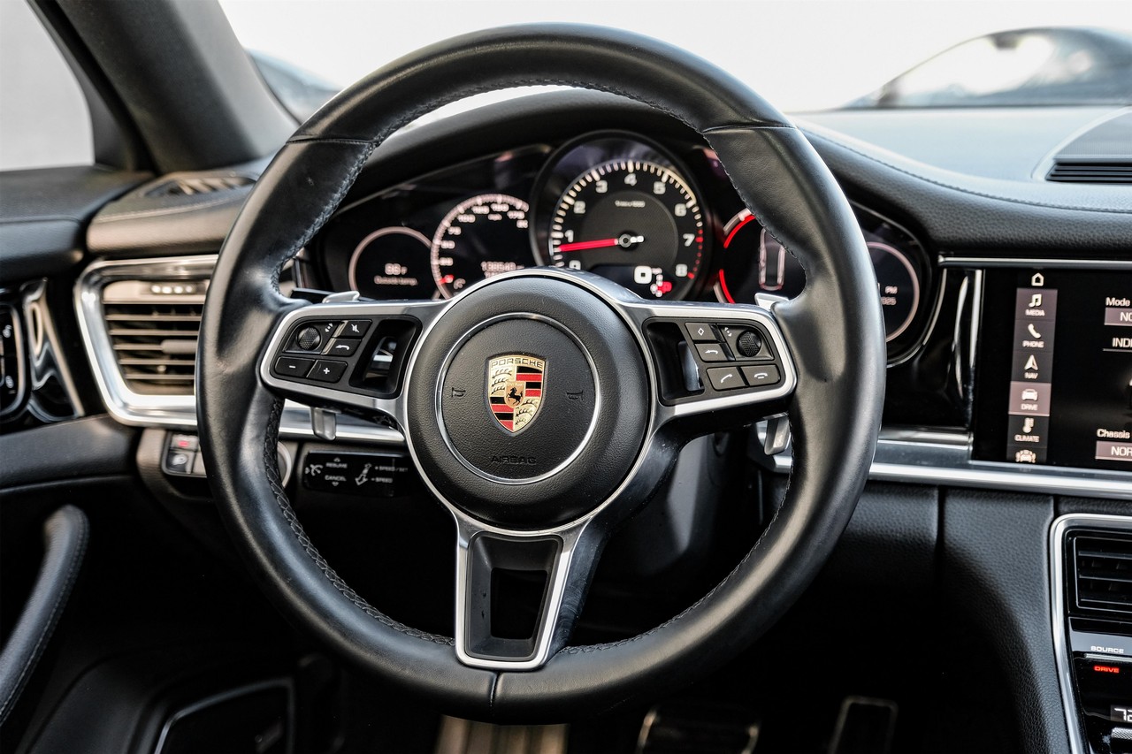 Porsche Panamera Vehicle Main Gallery Image 17