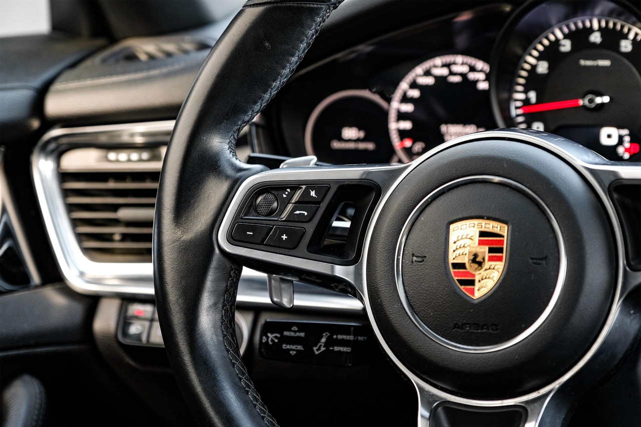 Porsche Panamera Vehicle Main Gallery Image 18