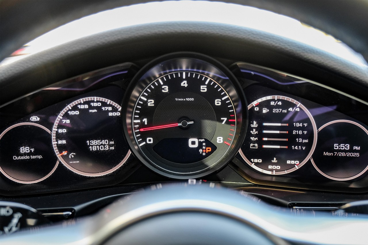 Porsche Panamera Vehicle Main Gallery Image 20