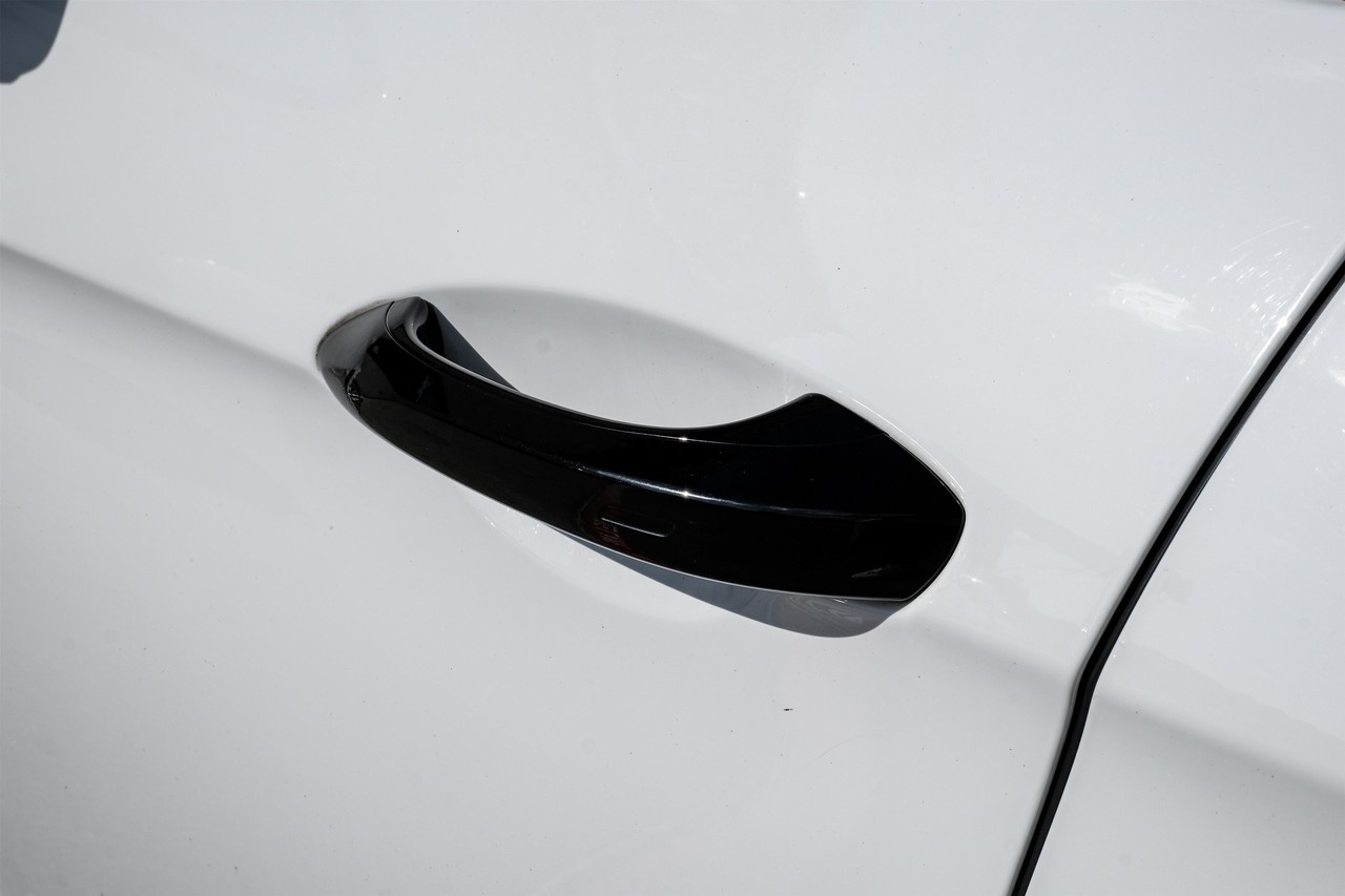 Porsche Panamera Vehicle Main Gallery Image 36