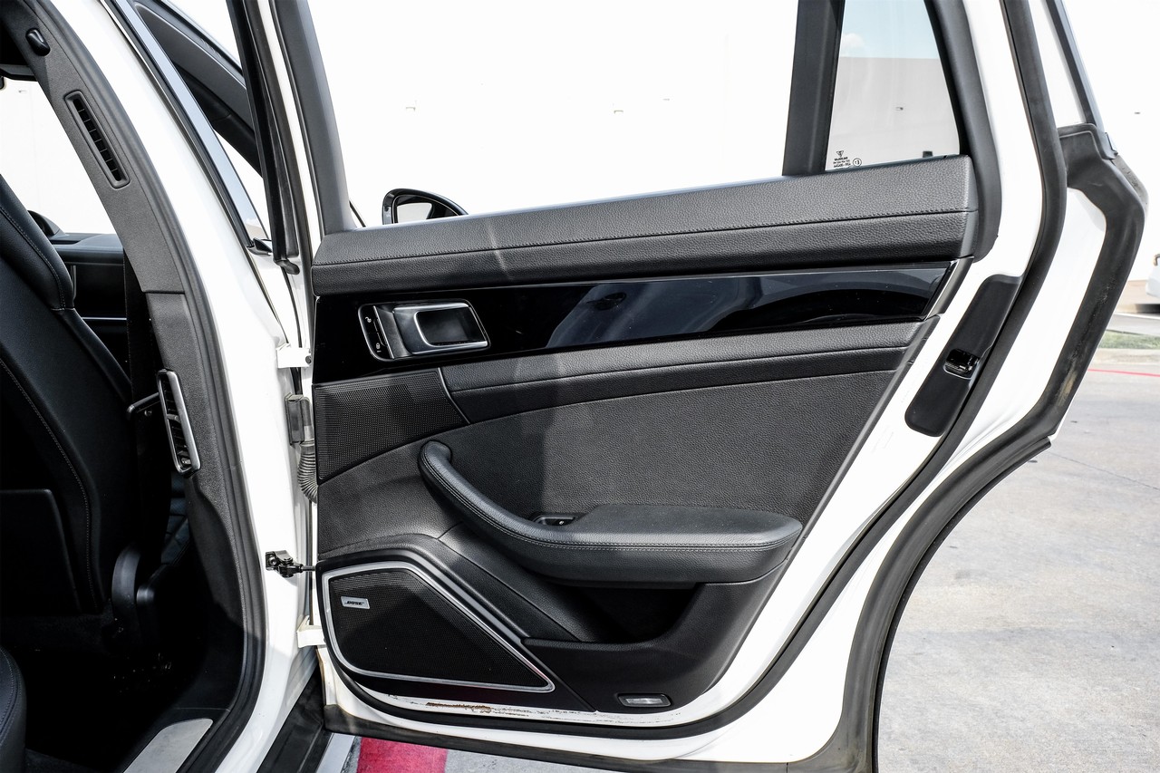 Porsche Panamera Vehicle Main Gallery Image 42
