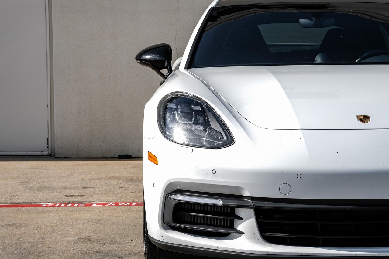Porsche Panamera Vehicle Main Gallery Image 43