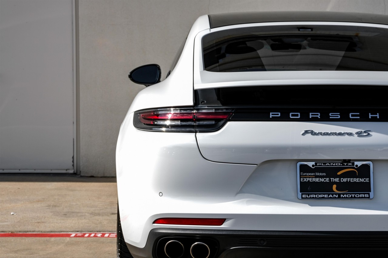 Porsche Panamera Vehicle Main Gallery Image 44