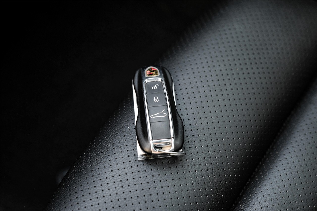 Porsche Panamera Vehicle Main Gallery Image 51