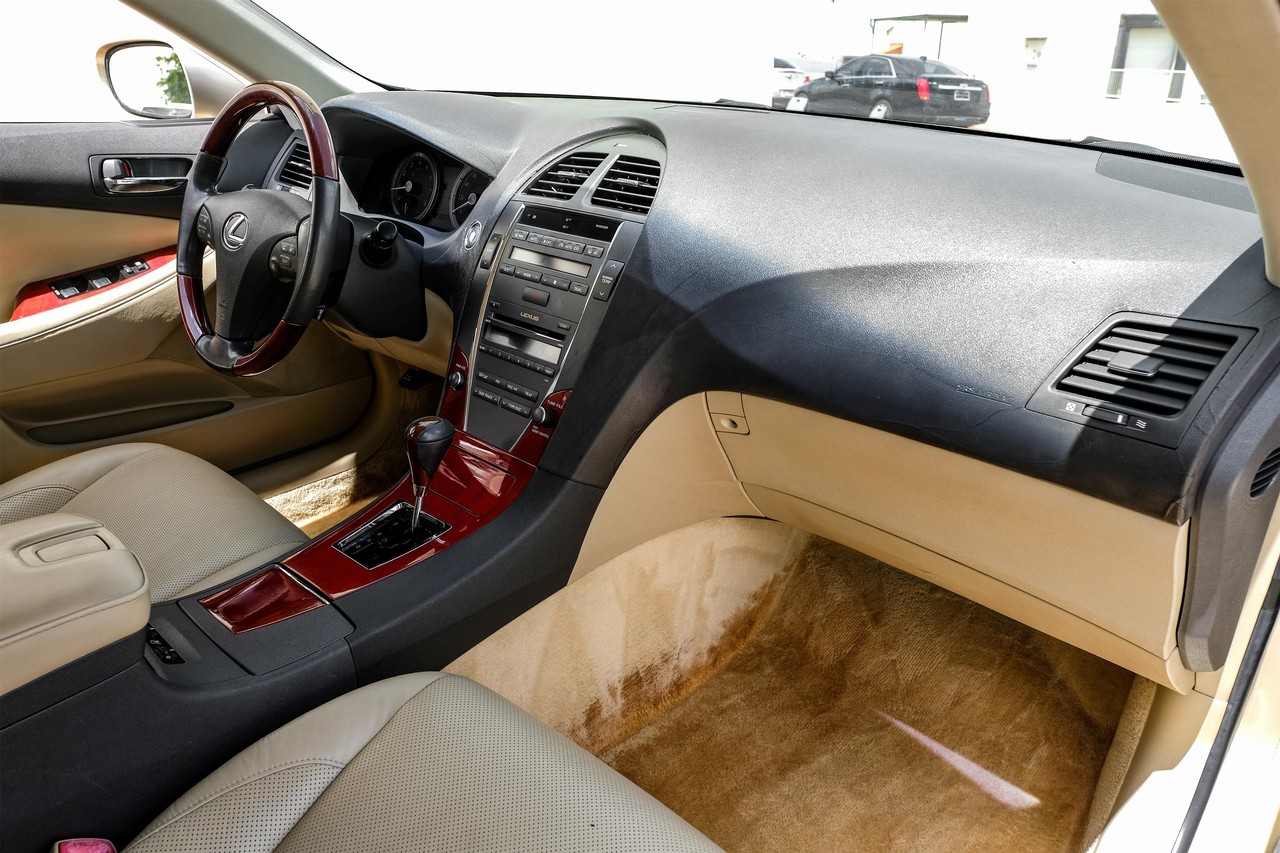 Lexus ES 350 Vehicle Main Gallery Image 13