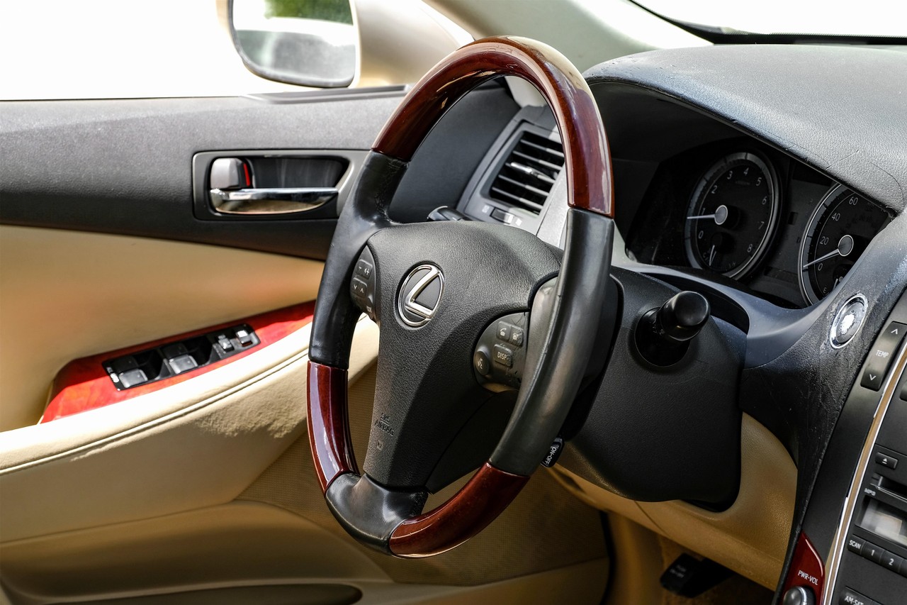 Lexus ES 350 Vehicle Main Gallery Image 14