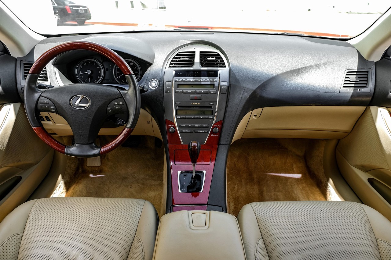 Lexus ES 350 Vehicle Main Gallery Image 15