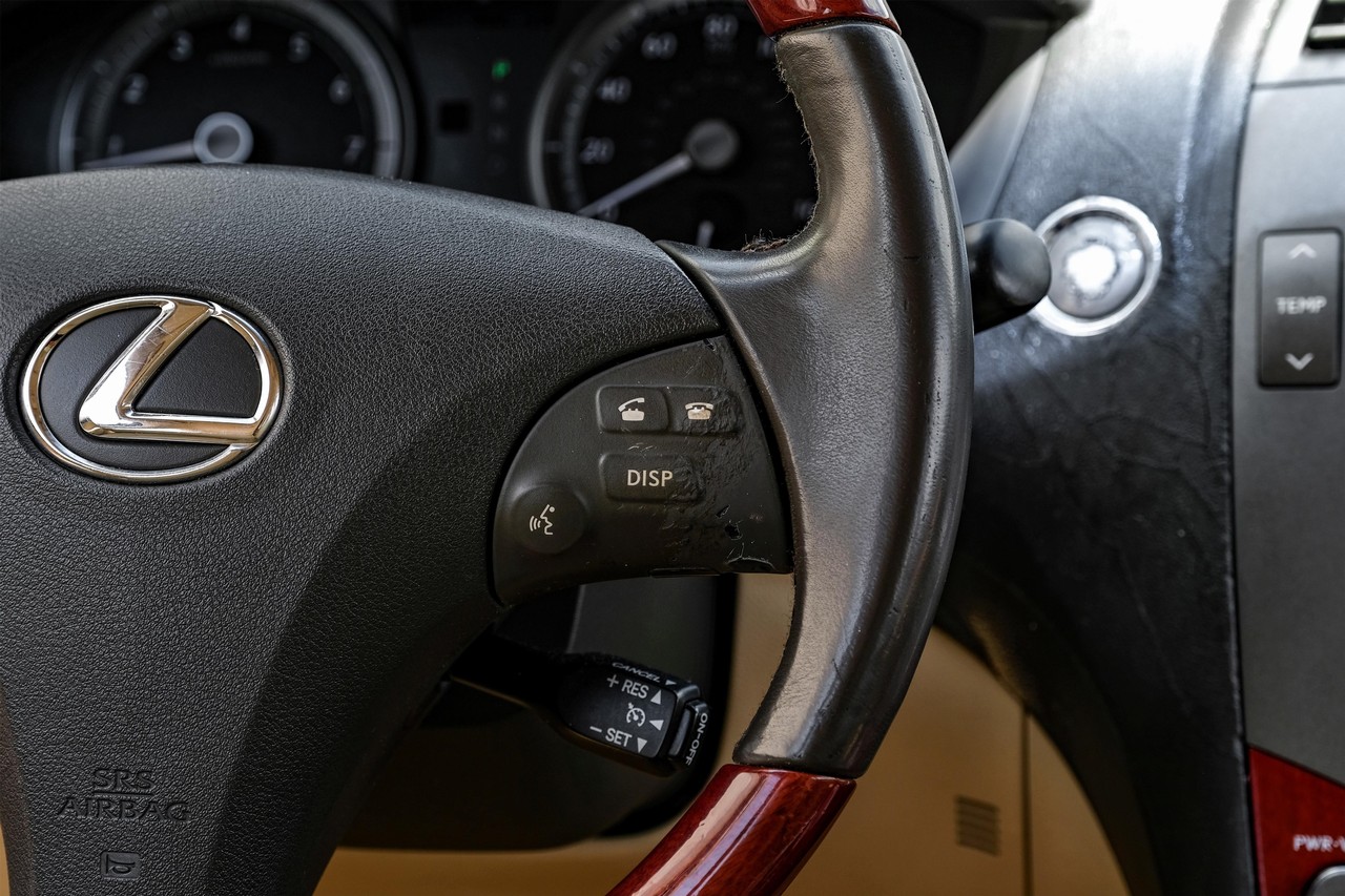 Lexus ES 350 Vehicle Main Gallery Image 19