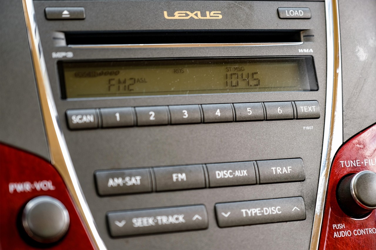Lexus ES 350 Vehicle Main Gallery Image 25