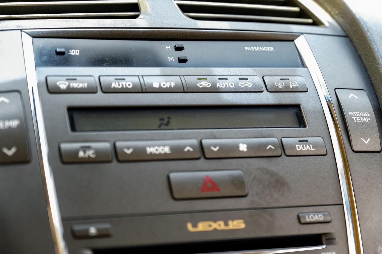Lexus ES 350 Vehicle Main Gallery Image 26