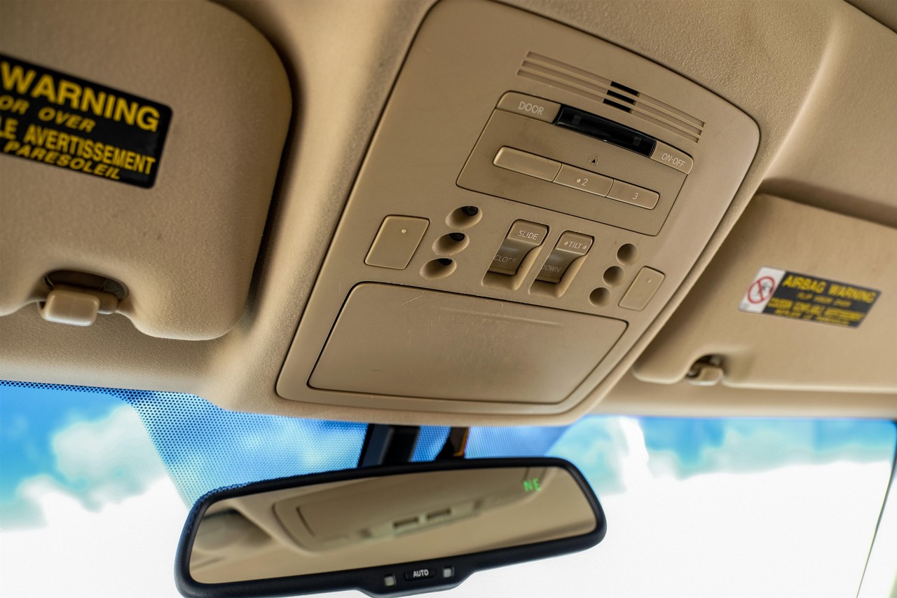 Lexus ES 350 Vehicle Main Gallery Image 27