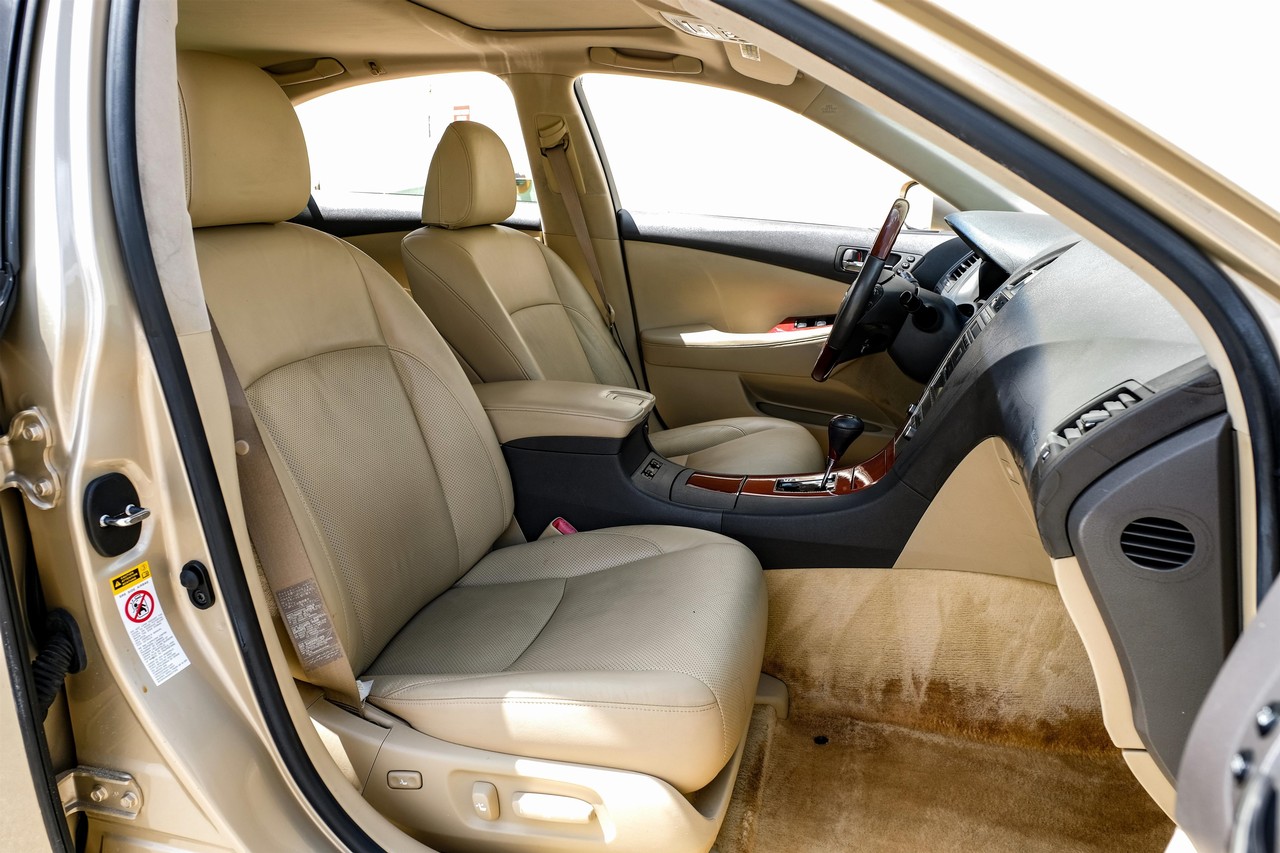 Lexus ES 350 Vehicle Main Gallery Image 28