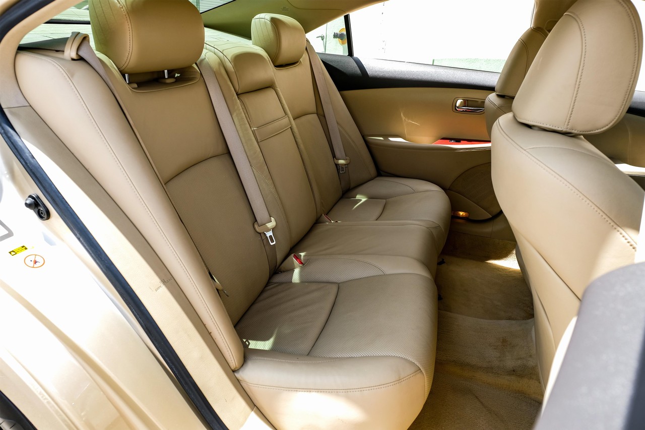Lexus ES 350 Vehicle Main Gallery Image 29