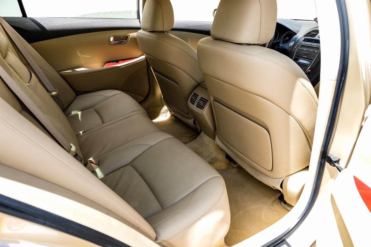 Lexus ES 350 Vehicle Main Gallery Image 30