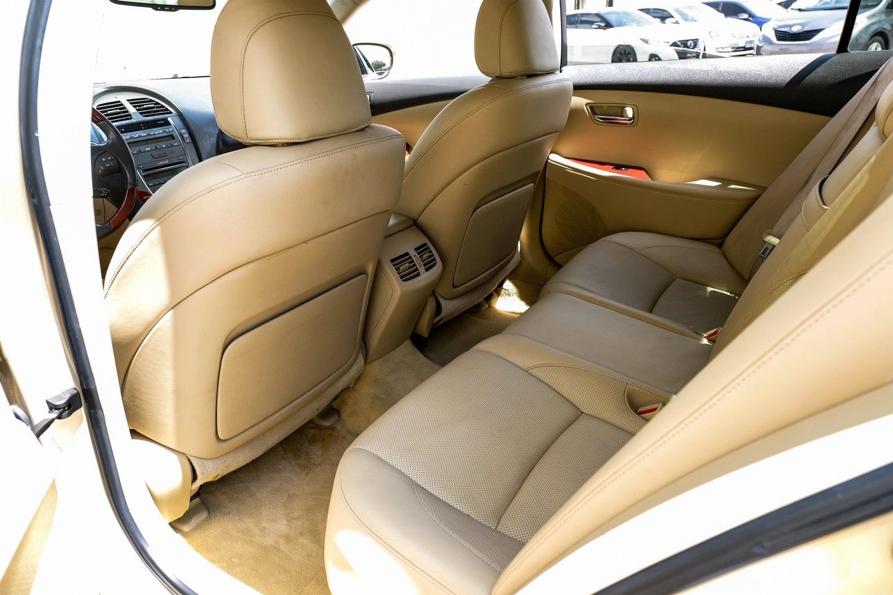 Lexus ES 350 Vehicle Main Gallery Image 31