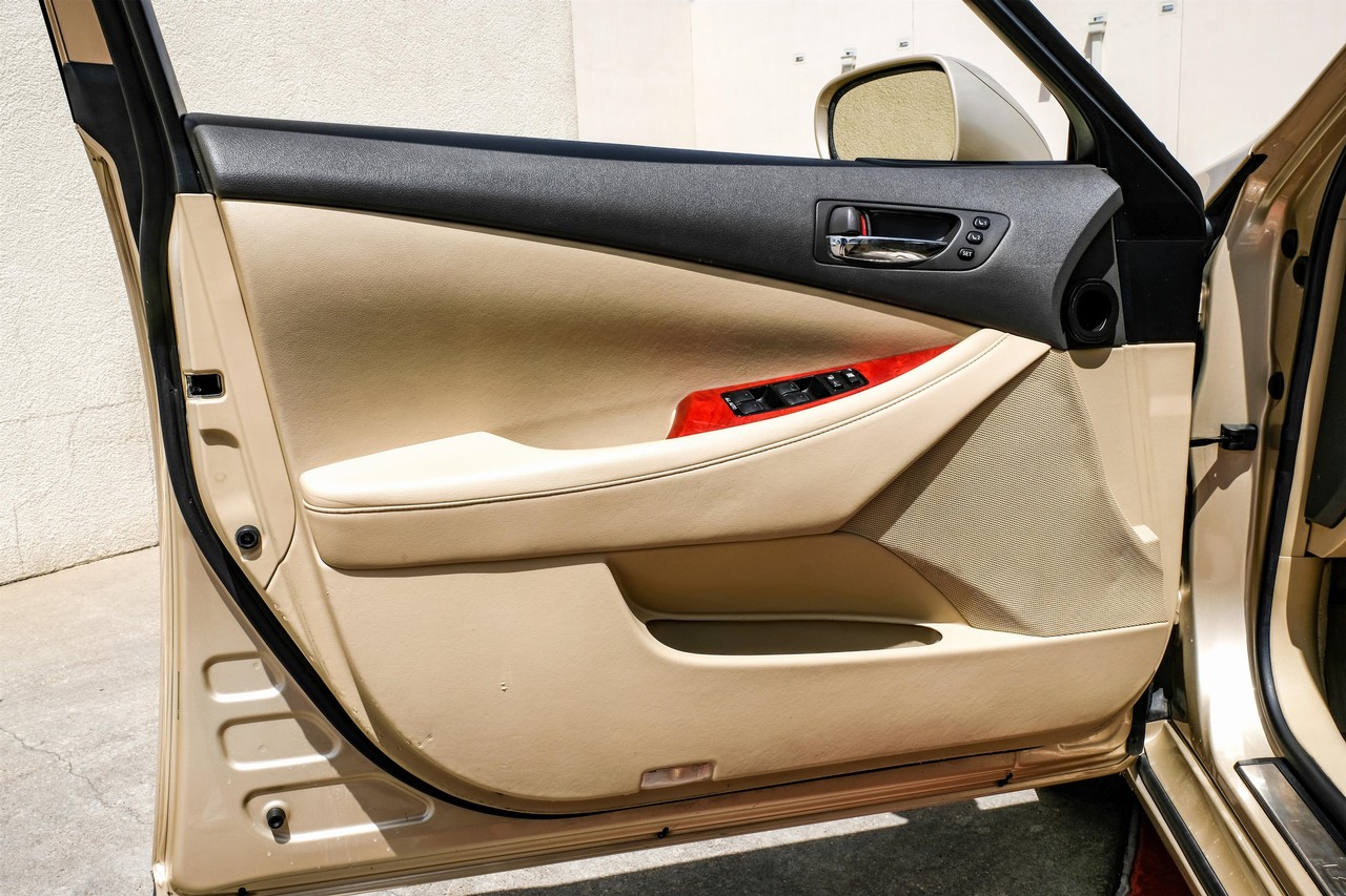 Lexus ES 350 Vehicle Main Gallery Image 35