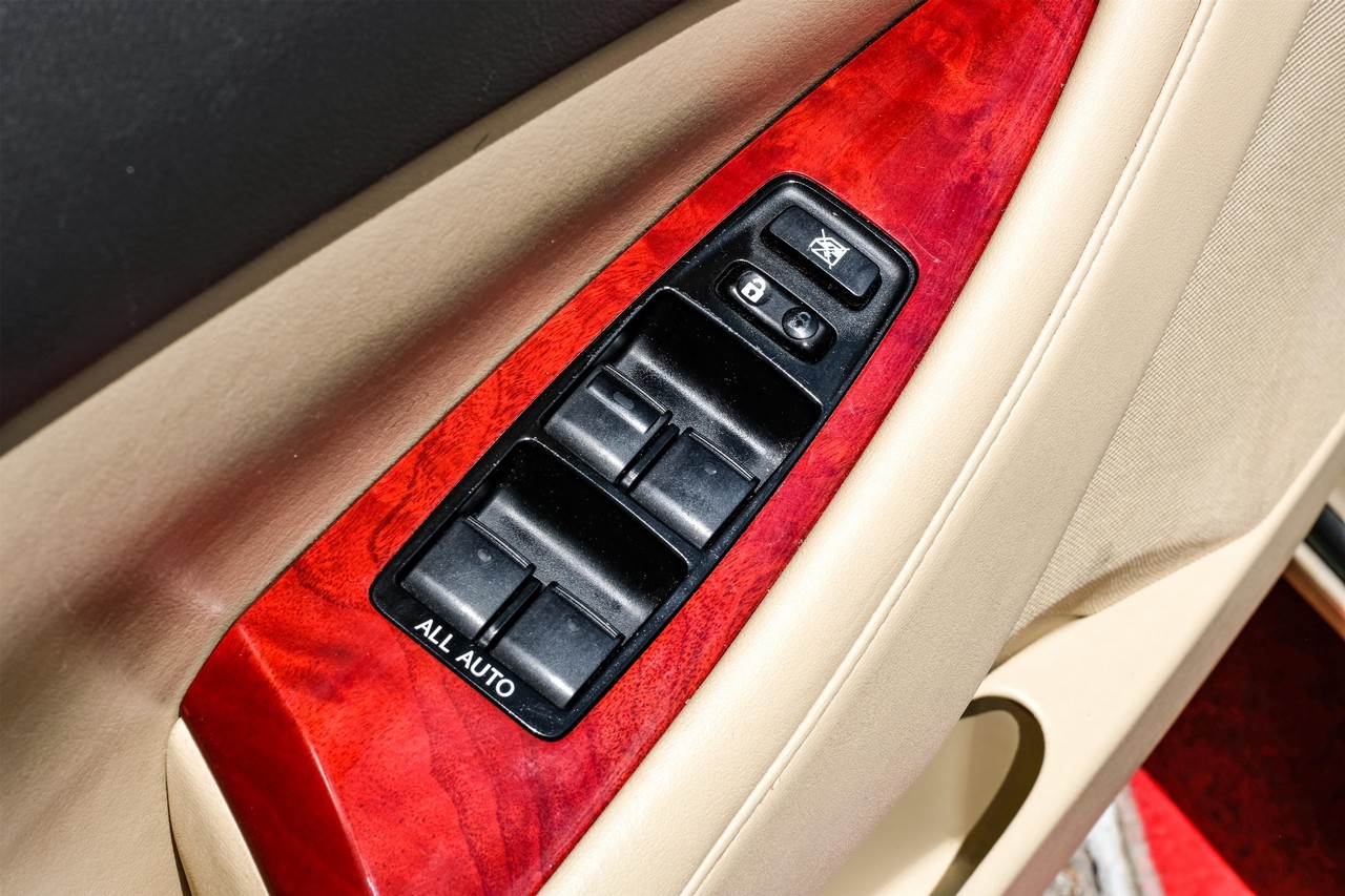 Lexus ES 350 Vehicle Main Gallery Image 36