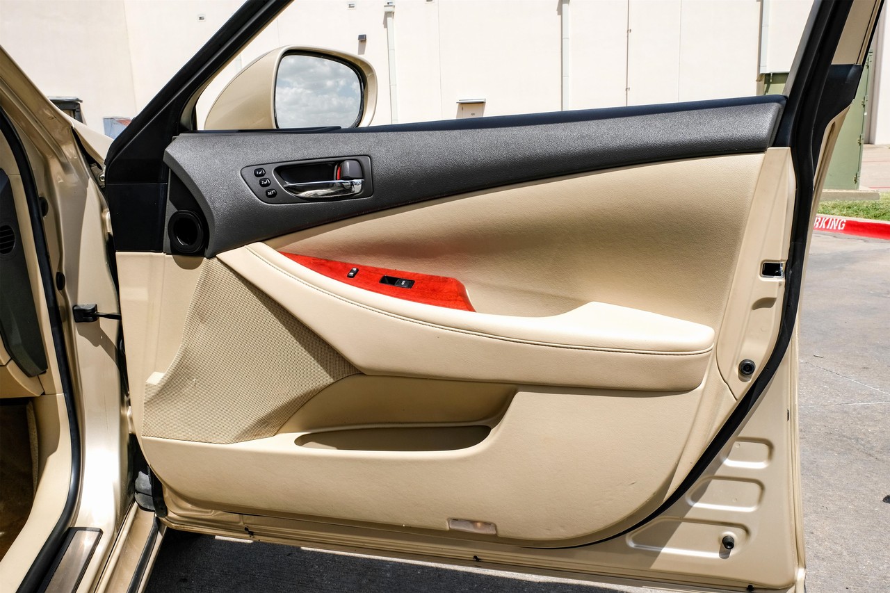 Lexus ES 350 Vehicle Main Gallery Image 37