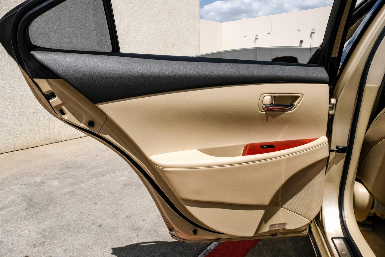 Lexus ES 350 Vehicle Main Gallery Image 38