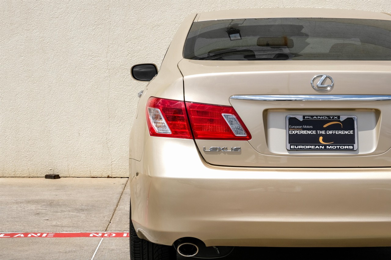Lexus ES 350 Vehicle Main Gallery Image 41
