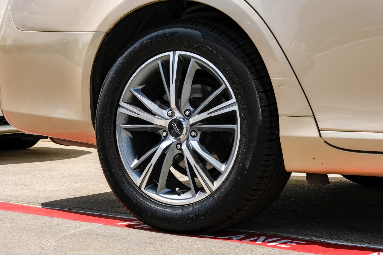 Lexus ES 350 Vehicle Main Gallery Image 44