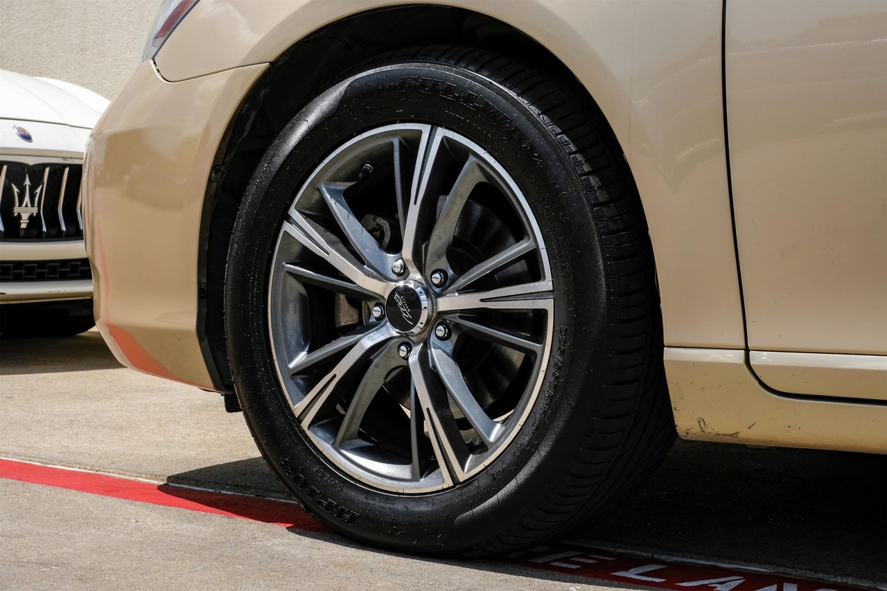 Lexus ES 350 Vehicle Main Gallery Image 46