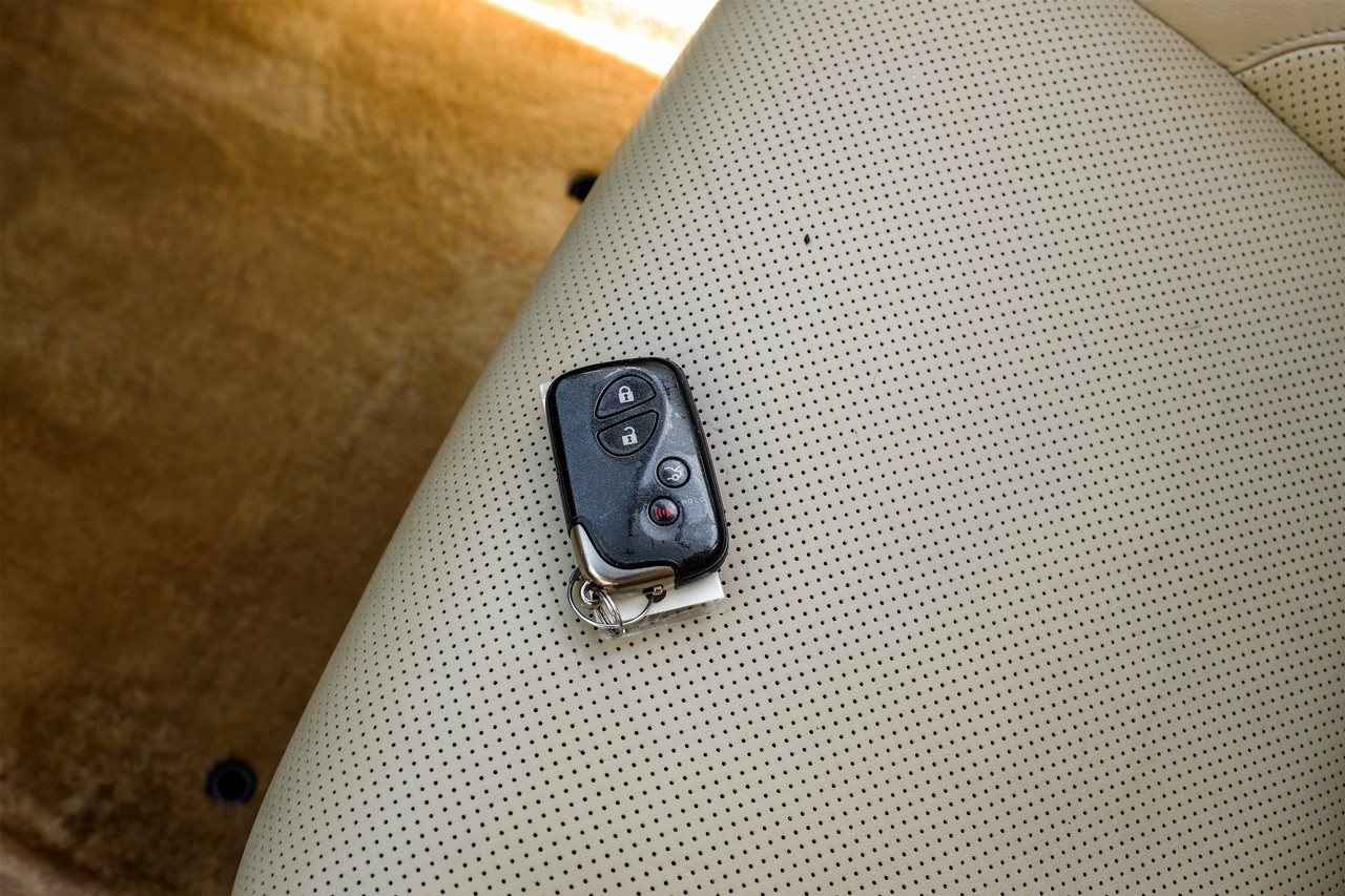 Lexus ES 350 Vehicle Main Gallery Image 48