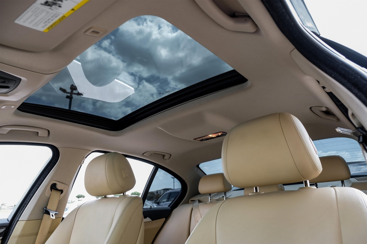 BMW 5 Series Vehicle Main Gallery Image 05