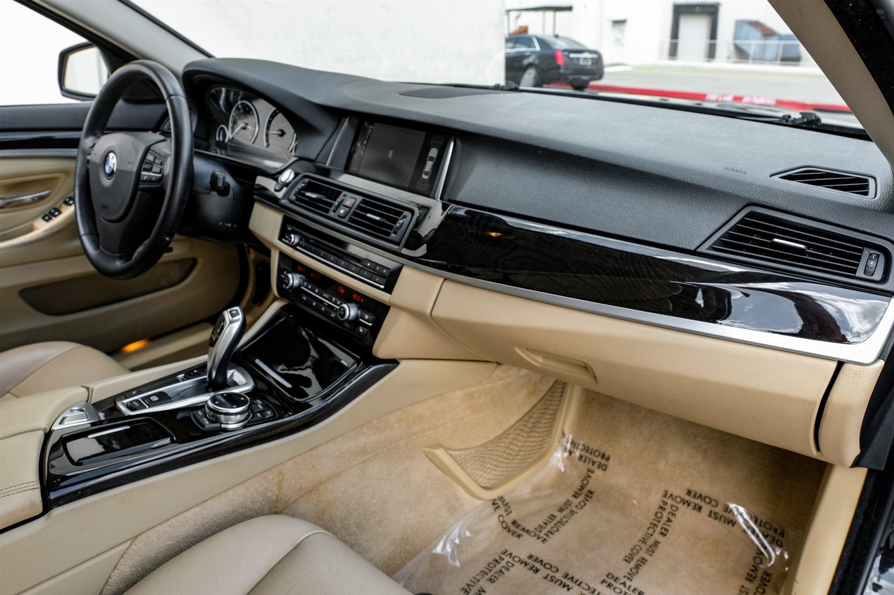 BMW 5 Series Vehicle Main Gallery Image 13